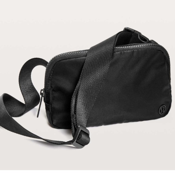 Lululemon Everywhere Belt Bag Black - Picture 3 of 10